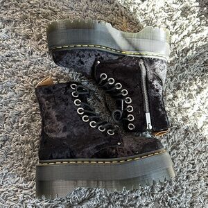 Dr Martens Jadon Max Velvet